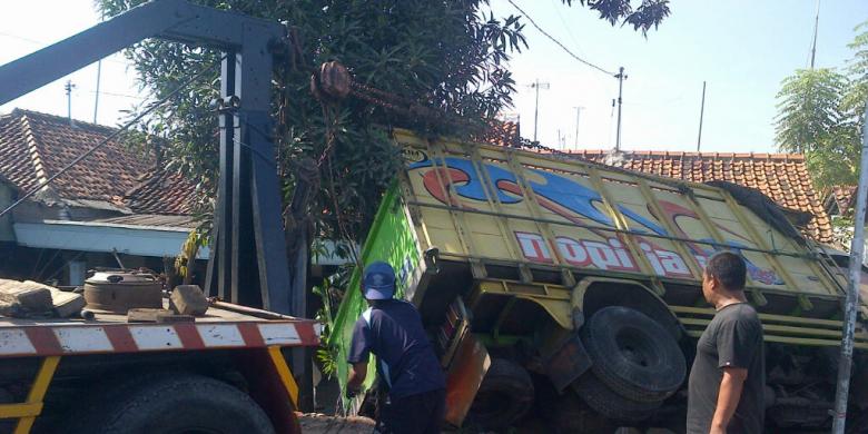 Mobil Truk Jawa BLOG OTOMOTIF KEREN