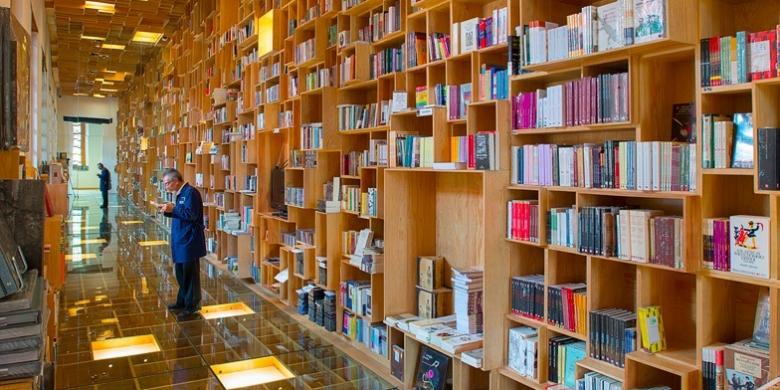 Mexico Bangun Perpustakaan Modern Berlantai Kaca Kompas com