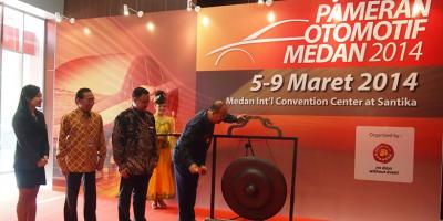 Walikota Medan Buka Pameran Otomotif Medan 2014