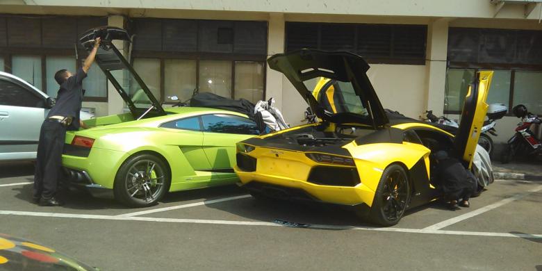 Unduh Gambar  Mobil Lamborghini Warna  Hijau 
