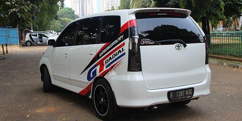 Download Gambar Modifikasi Mobil  Avanza Warna Putih