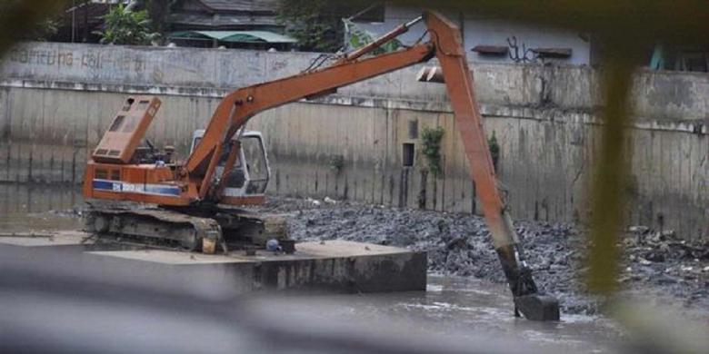 Ketika Jakarta Gencarkan Normalisasi Saluran Air ...
