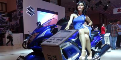 Adu Seksi Para Model Sepeda Motor Peserta IMoS 