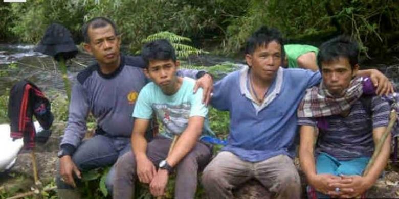 Dua pendaki gunung Taman Nasional Kerinci Seblat, Yusril (15) dan Candra Ali Putra (22) berhasil menemukan jalan pulang, Rabu (31/12/2014) malam setelah tersesat sejak Rabu (24/12/2014) silam.