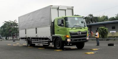 Merasakan ”Goyangan” Lembut Truk Hino Ranger 500 Terbaru