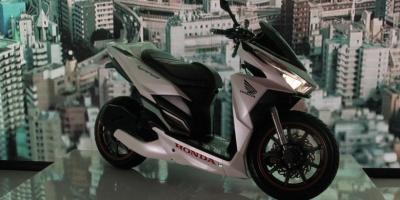 Honda Vario 150 Berjubah ”Low Rider”