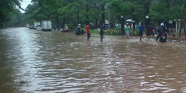 Banjir Di Jalan Kayu Putih Akses Ke Kelapa Gading Lumpuh