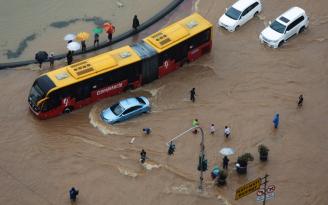 Sampai Batas Mana Mobil Mampu Terjang Banjir?