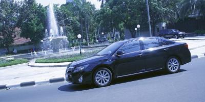 Ini Hal yang Membuat Toyota Camry Hybrid Lebih Istimewa dari Varian Lain