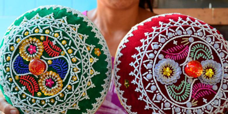 Seni Lukis Kaca  Cirebon Kumpulan Montase Kolase dan Mozaik