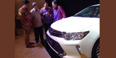 Tampil Lebih Segar, Ini Detail Harga Toyota New Camry