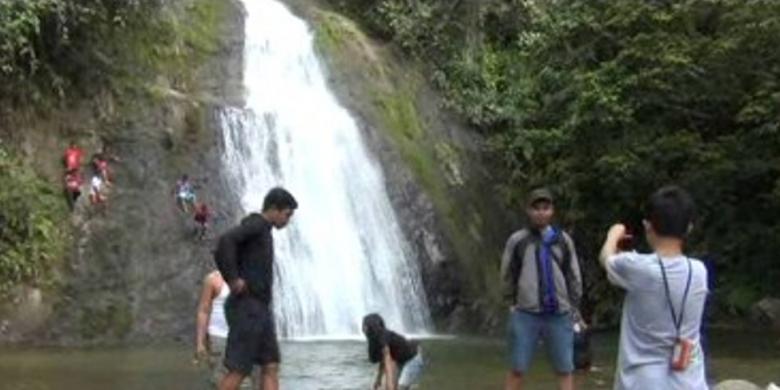 Eksotisme Air Terjun Bertingkat Tujuh di Mamasa - Kompas.com