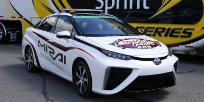 Debut Toyota Mirai di Sirkuit NASCAR