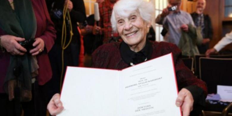 Ingeborg Syllm-Rapaport menyelesaikan tesisnya pada tahun 1937 tapi dilarang ikut ujian akhir.