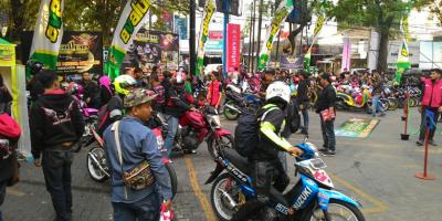 Sebar Kebaikan Ala ”Biker” Bandung