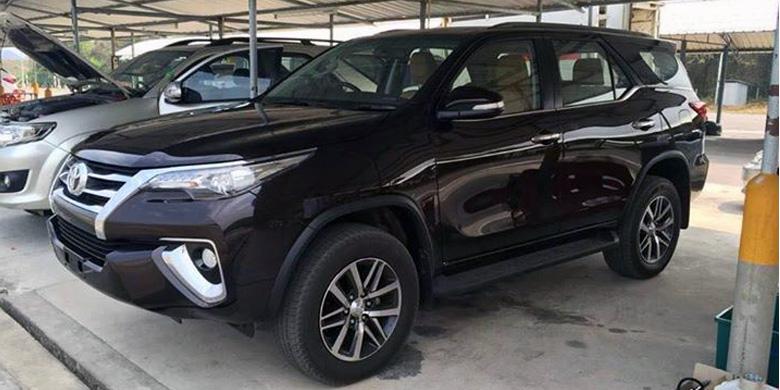 Toyota Fortuner  Hitam  Terbaru