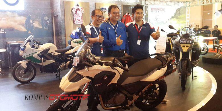 Lebih Puas Pandangi Moge BMW di IIMS 2015