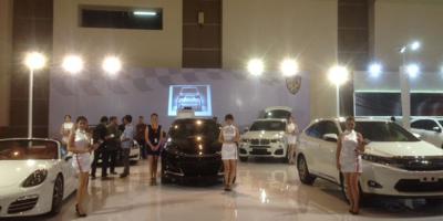 Deretan Mobil Mewah Pamer Diri di IIMS 2015