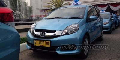  Ahok Resmikan Taksi Mobilio di Balai Kota