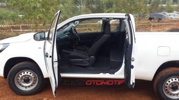 Hilux Extra Cabin, Buat yang Ingin Ekstra