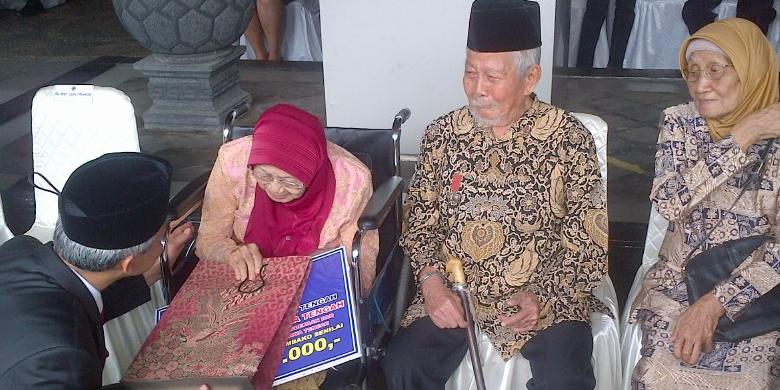 Senyum Para Janda Perintis Kemerdekaan Saat Terima Penghargaan