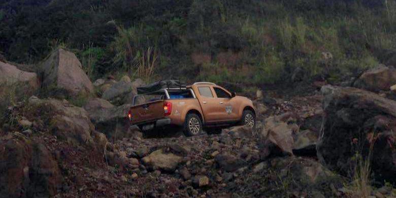 Navara Libas Jalur Penambangan Pasir Gunung Tampomas