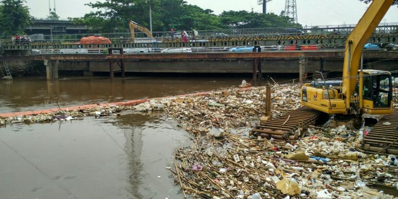 Kondisi Sungai di Jakarta yang Disebut Paling Banyak 