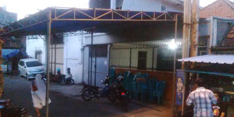  Tenda  Dipasang di  Depan  Rumah Terpidana Mati Freddy Budiman