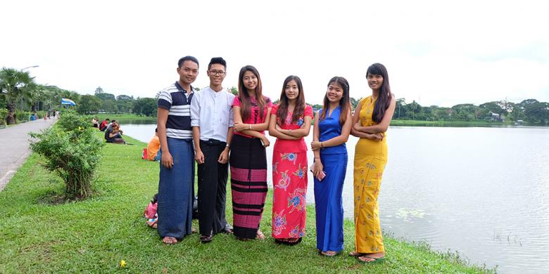 Mengapa Semua Laki Laki Dan Perempuan Myanmar Pakai Sarung