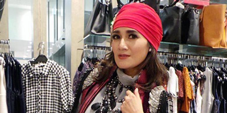 Nini Carlina Jalan-jalan ke Ancol