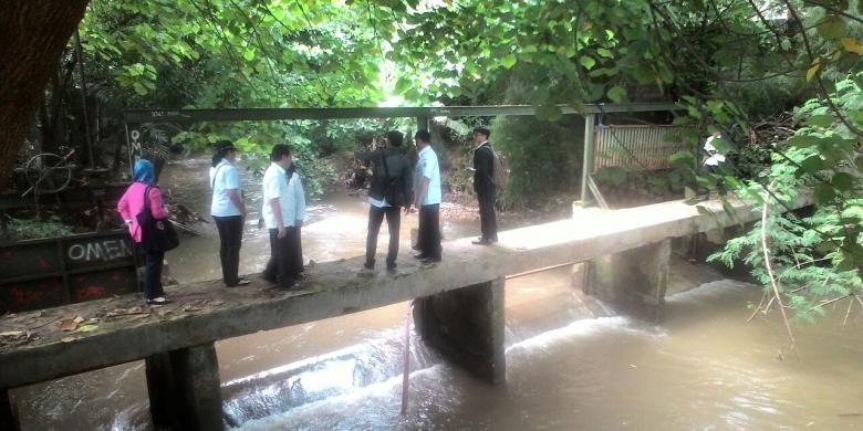 Sebabkan Genangan, Tembok Penahan Air di Pondok Indah Golf 