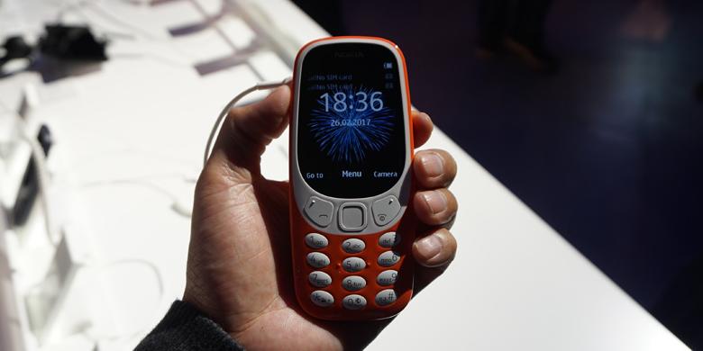 Nokia 3310 juga hadir dengan warna lain, salah satunya oranye.
