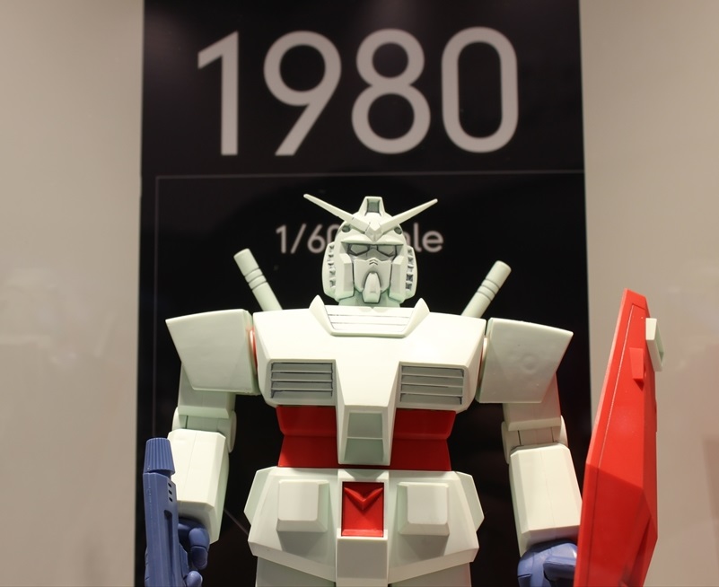 The Gundam Base Tokyo adalah pusat belanja yang juga menampilkan koleksi gundam dari berbagai era. 
