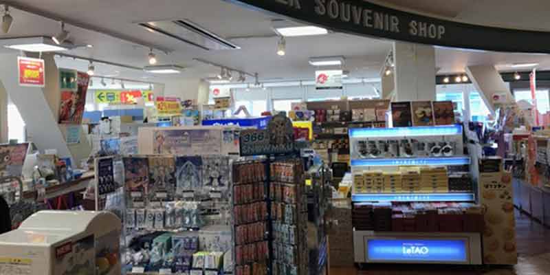 Toko oleh-oleh di lantai tiga menara televisi Sapporo, Jepang, ini terdapat souvenir shop yang menjual berbagai oleh-oleh khas Hokkaido.