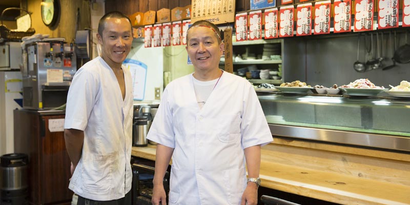 Restoran Yanagi-bashi Kadoju, dekat Stasiun Nagoya, Jepang yang tahun ini genap berusia 70 tahun kadang didatangi oleh banyak pesumo saat musim pertandingan di Arena Nagoya. 