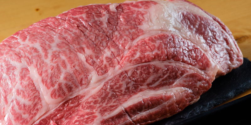 Restoran Kome to Tori Nagaya no Jirocho di daerah Yurakucho, Tokyo, Jepang, ini menggunakan daging sapi Kuroge-Wagyu produksi dalam negeri dengan kualitas A.