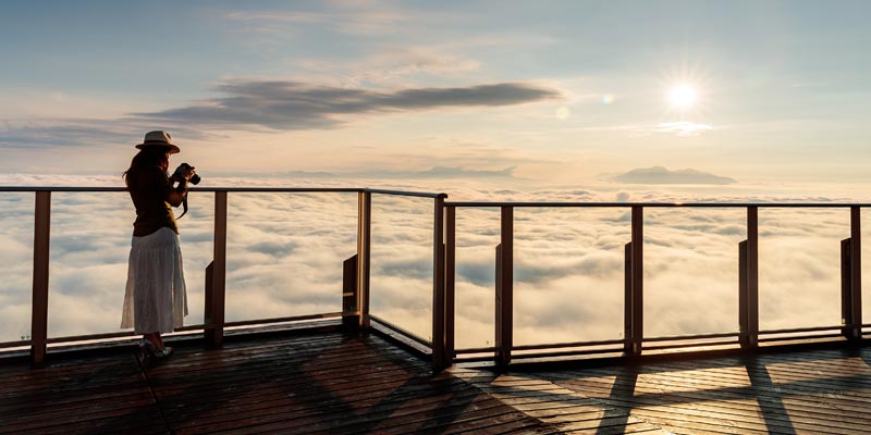 Pegunungan Alpen ala Jepang disebut juga Japanese Alps atau Nihon Arupusu adalah deretan pegunungan yang membentang di Pulau Honshu, utara Jepang. Untuk menikmati pemandangan ini, Anda bisa menyambangi SORA Terrace di puncak Gunung Ryuo.