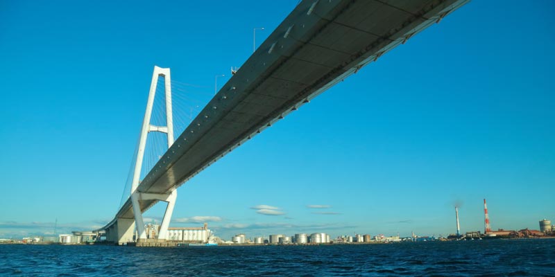 Sejak Oktober 2017 ada cara lain menikmati pemandangan di Nagoya, Jepang, yakni kapal feri yang diberi nama Cruise Nagoya. Anda akan melihat dari dekat jembatan Meito Triton sepanjang 2.628 meter yang digunakan sebagai jalan layang.