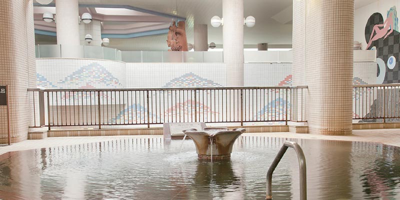 Noboribetsu Onsen merupakan salah satu areal onsen atau pemandian air panas yang sangat terkenal di Hokkaido, Jepang. Pemandian ini memiliki sembilan jenis sumber air panas yang berbeda.