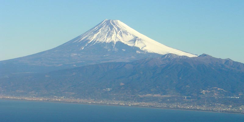 Gunung Fuji yang menjadi salah satu tujuan wisata terkenal Jepang.