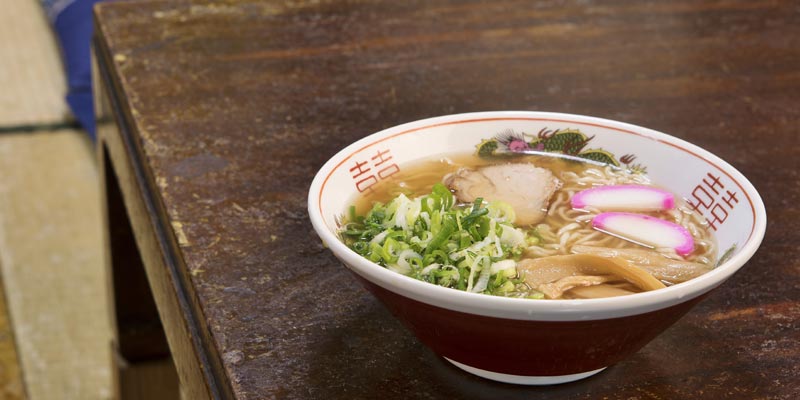 Menu rekomendasi dari Restoran Tokyo-an ini adalah Chuka Soba seharga 550 Yen. Sup rasa shoyu (kecap asin Jepang) ini dibuat dari gabungan kaldu katsuo-boshi (serutan ikan cakalang kering) dan kaldu ayam.