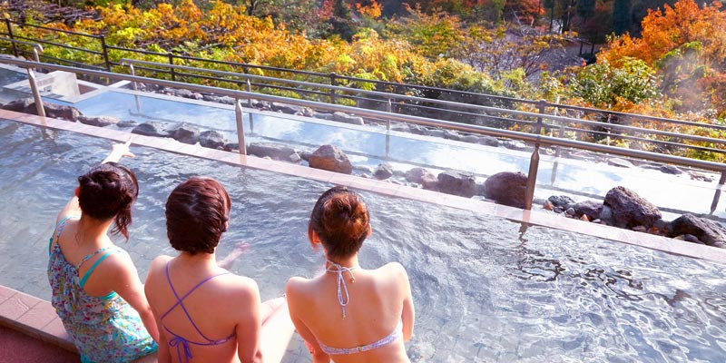 Tenbo Roten-buro merupakan pemandian air panas terbuka di Jepang di mana wisatawan dapat menikmati pemandangan alam sambil masuk ke onsen.