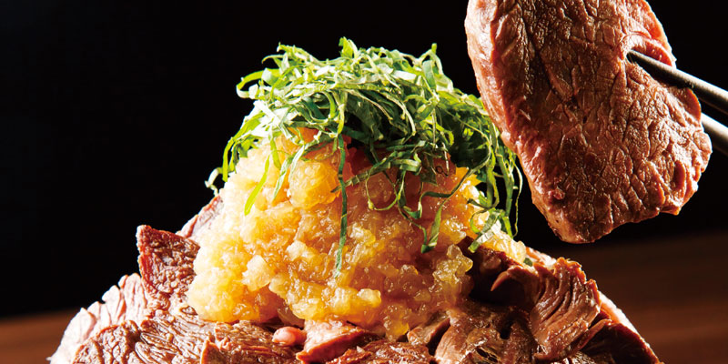 Restoran 1 Pound Steak Takeru Cabang Ueno di Tokyo, Jepang ini menyediakan berbagai menu daging sapi yang bisa memuaskan pecinta daging.