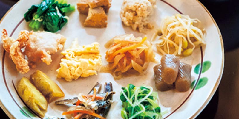 Menu restoran Matsutomiya Kotobuki di Kyoto, Jepang, ini berfokus pada makanan sehat seperti rebusan sayur dan lain-lain.