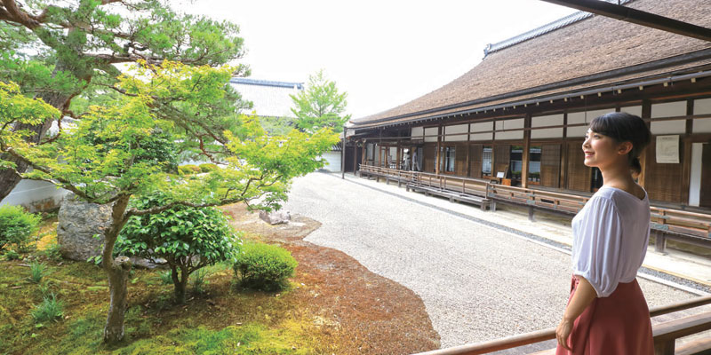 Taman Hojo di Kyoto, Jepang, ini terkenal dengan Karesansui (taman lanskap kering yang terbuat hanya dari batu dan pasir) yang dibuat pada awal zaman Edo.