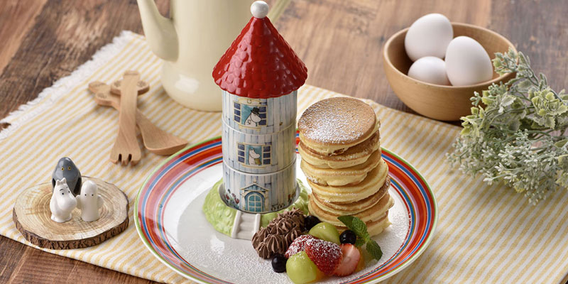 Moomin House Pancake di Moomin Café, Jepang. Menu ini menawarkan tujuh pancake yang ditumpuk ke atas.
