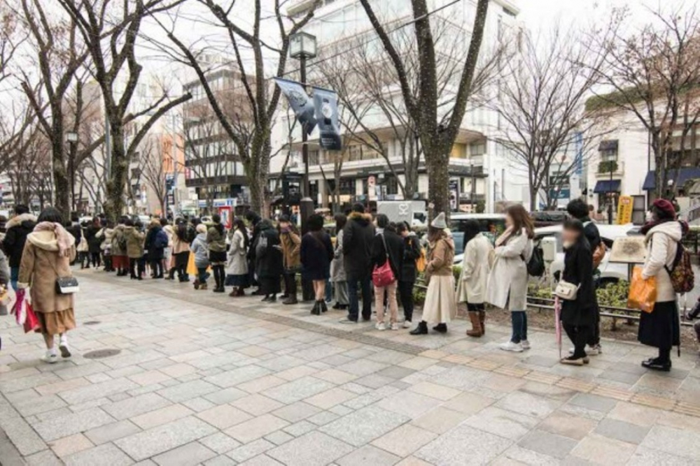 Antrean saat pembukaan toko eksklusif Cardcaptor Sakura di Kiddy Land Harajuku, Jepang.