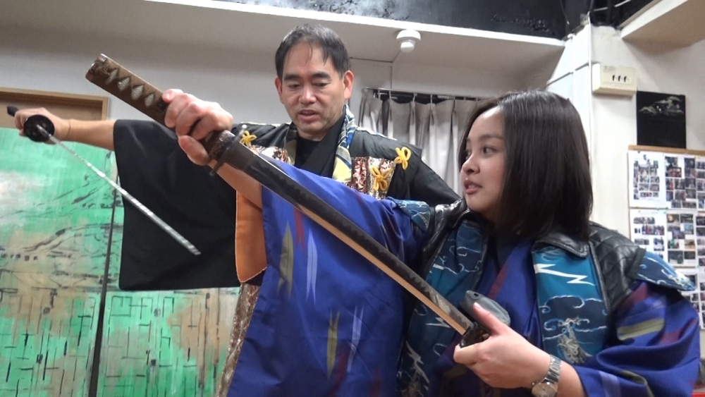 Belajar pedang di Asosiasi Teknik Pedang Jepang (Nihon Tatedo Kyokai) yang terletak di daerah Yotsubashi, Osaka.