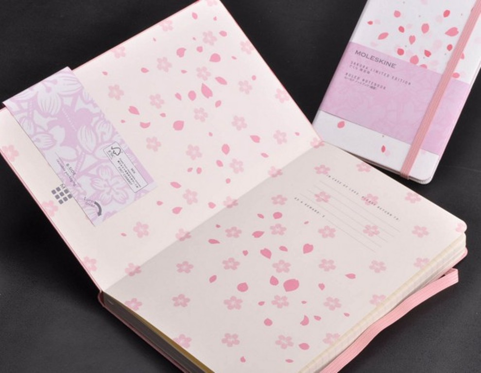 notes MOLESKINE edisi terbatas berdesain sakura