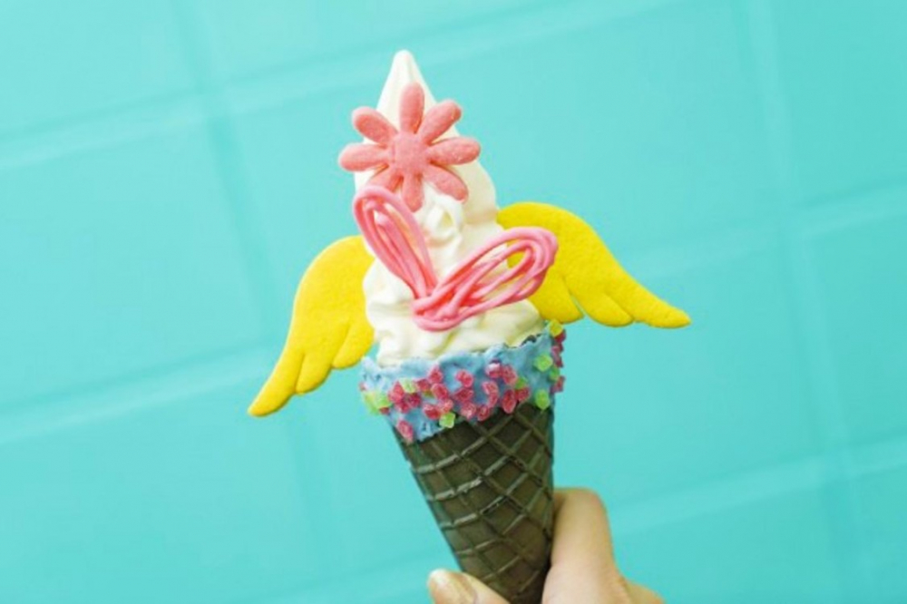 Es krim paling populer (486 yen). Anda dapat memilih tiga jenis topping tambahan seperti biskuit dan lainnya dengan membayar 108 yen.
